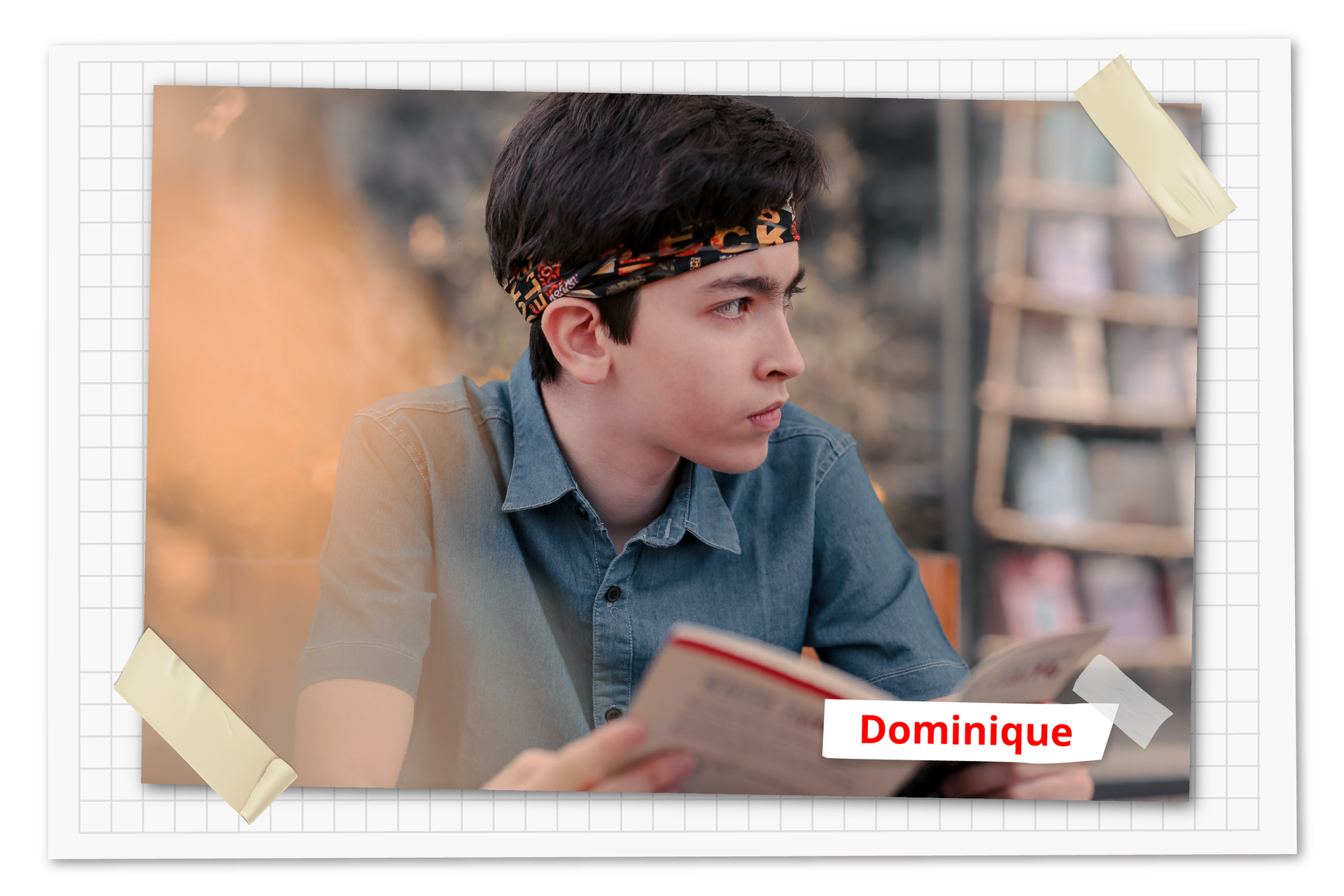 Ilustracja przedstawia chłopaka czytającego książkę. Podpis: Dominique.