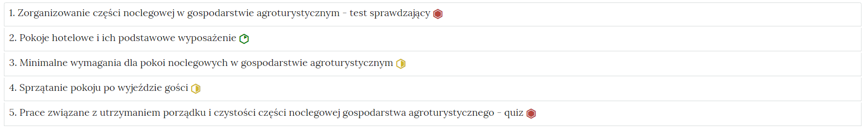 Grafika przedstawia widok interaktywnych materiałów sprawdzających. Na białym tle widoczna jest lista numeryczna z tytułami ćwiczeń. Po prawej stronie każdego tytułu znajduje się symbol określający stopień trudności zadania: sześciokąt z zielonymi krawędziami z wpisanym, na godzinie 13, zielonym trójkątem – poziom trudności niski, sześciokąt z żółtymi krawędziami z wpisanym po prawej jego stronie żółtymi trapezem – poziom trudności średni, i  sześciokąt z czerwonymi krawędziami z wpisanym w niego czerwonym sześciokątem – poziom trudności wysoki.