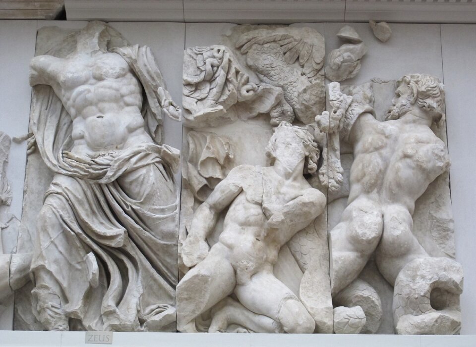 Rzeźba przedstawiająca Zeusa. Jest to fragment „Ołtarza pergamońskiego” znajdującego się w berlińskim muzeum.