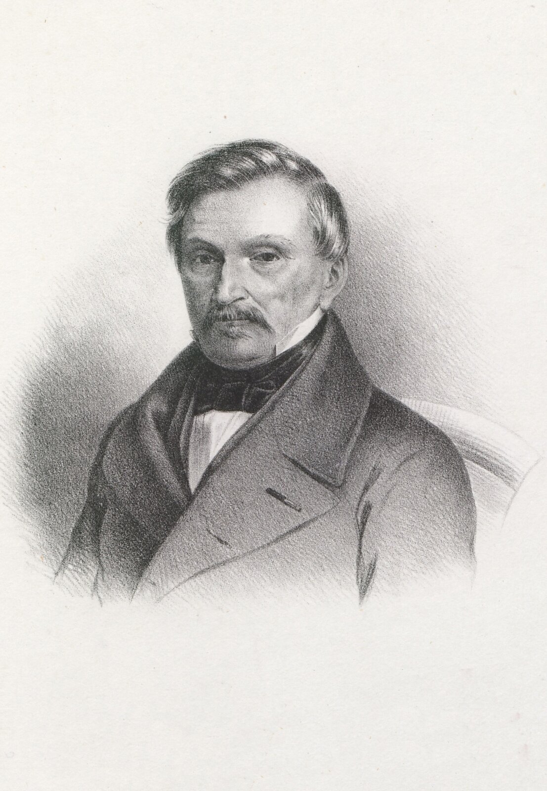 Fotografia przedstawia portret mężczyzny. Ubrany jest w elegancki strój z XIX wieku: biała koszula ze sztywnym kołnierzykiem, ozdobnie zawiązany pod szyją fular, marynarka. Ma wąsy.