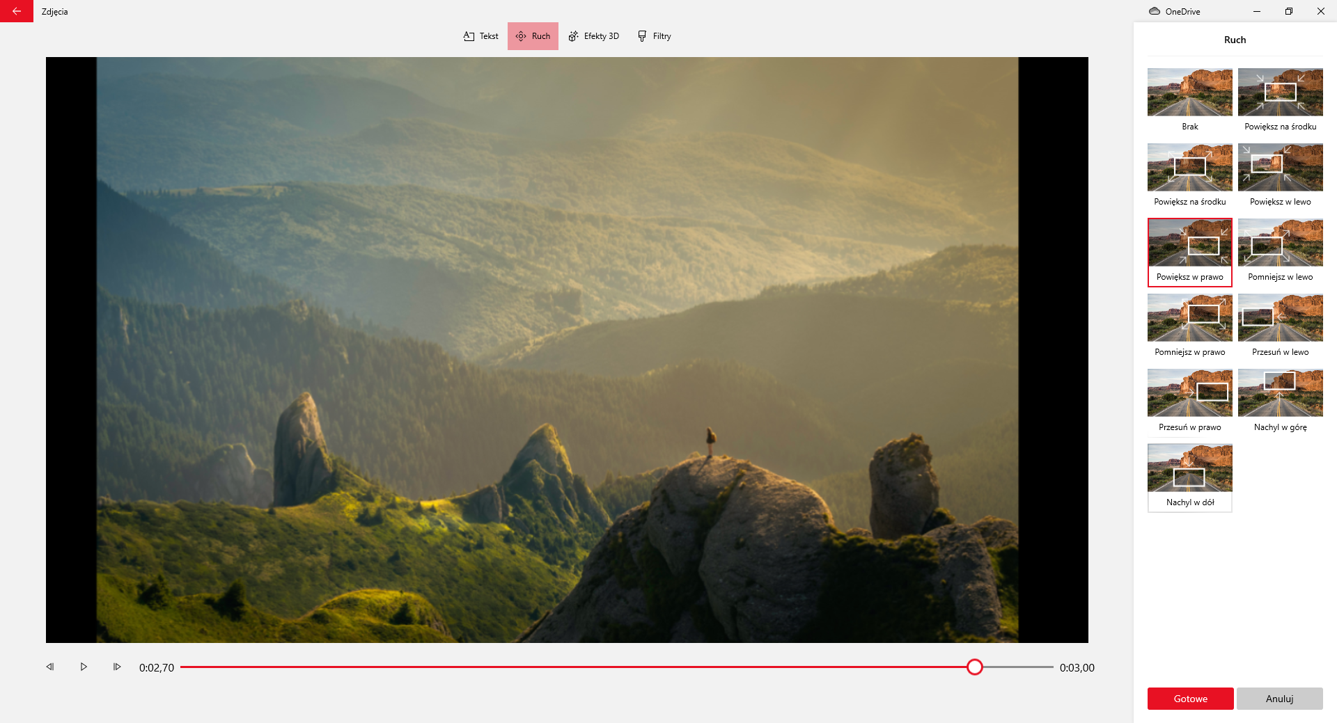 Na zrzucie ekranu przedstawiono sposób zastosowania efektu ruchu dla zdjęcia w aplikacji Edytor Wideo.W górnej części aplikacji znajduje się przycisk z symbolem strzałki skierowanej w lewo oraz napis: zdjęcia. Obok widoczne są przyciski: tekst, ruch, efekty trzy de, filtry. Przycisk ruch jest wciśnięty. Poniżej przycisków znajduje się okno edycji filmu. Główną cześć okna stanowi prostokątny obszar na którym wyświetlany jest film lub zdjęcie. Przykładowo jest to klatka filmowa na której widoczne są tereny górzyste na których rosną drzewa. Pod obszarem filmowym umieszczony jest suwak pokazujący czas trwania. Na suwaku jest okrągły znaczki czasu.Po lewej stronie suwaka znajduje się przycisk z narysowanym grotem strzałki skierowanym w lewo, przycisk play, przycisk z narysowanym grotem zwróconym w prawo oraz informacja o czasie trwania filmu. Z prawej strony suwaka widoczna jest informacja z czasem trwania filmu.Z prawej strony aplikacji znajduje się okno z efektami ruchu. Efekty są przedstawione na przykładzie miniatur. Pod każdą z miniatur znajduje się podpis efektu. Efekty w kolejności: brak, powiększ na środku, powiększ na środku, powiększ w lewo, powiększ w prawo, pomniejsz w lewo, pomniejsz w prawo, przesuń w lewo, przesuń w prawo, nachyl w górę, nachyl w dół. Poniżej umieszczone są dwa przyciski. Czerwony z napisem: gotowe, oraz szary z napisem: anuluj. 