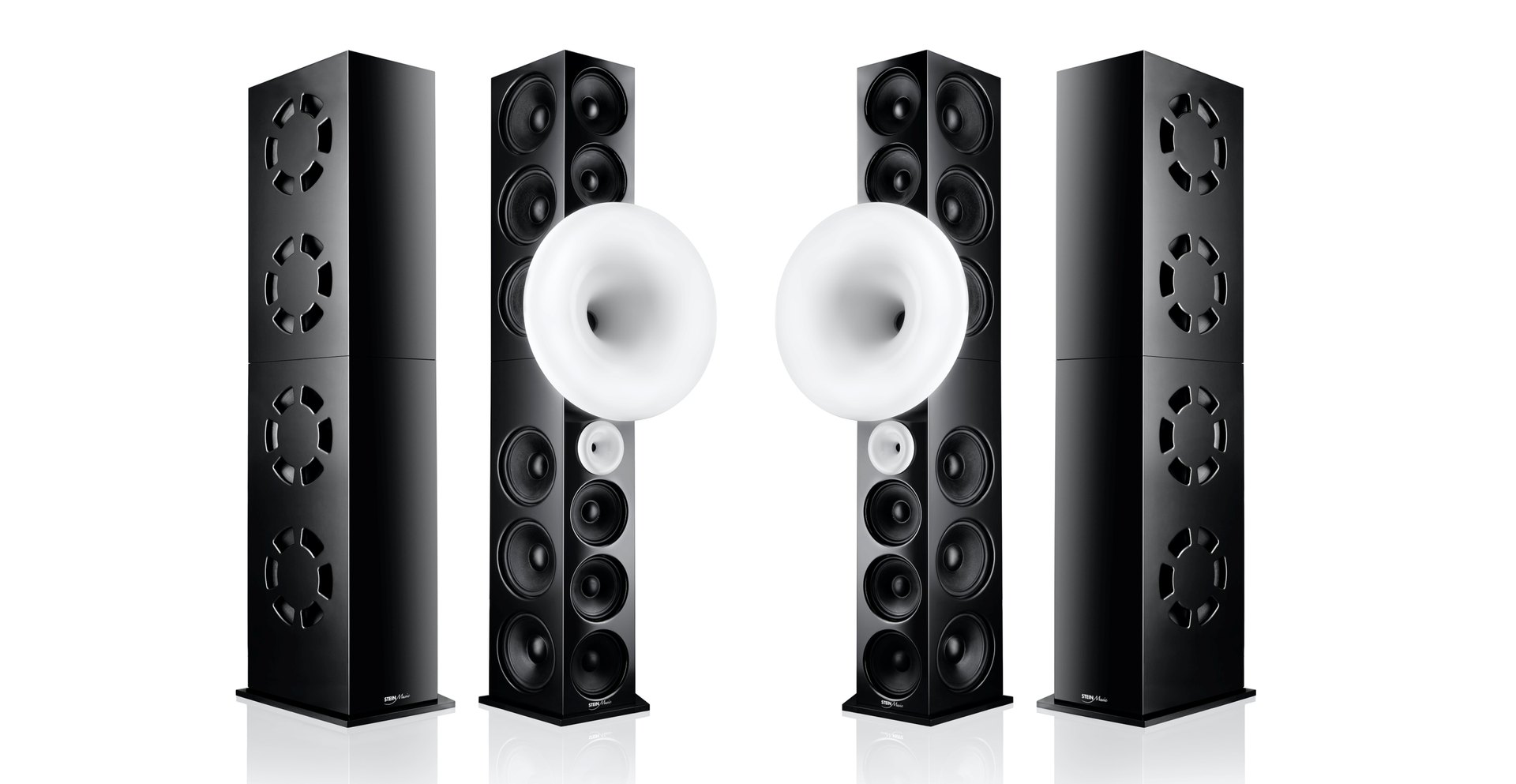 Zdjęcie przedstawia cztery duże głośniki.