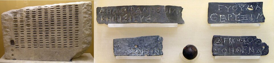 Zdjęcie przedstawia marmurową płytkę z widocznymi pionowymi kolumnami z otworami. Na zdjęciu obok płytki z wyrytymi napisami w języku greckim. 