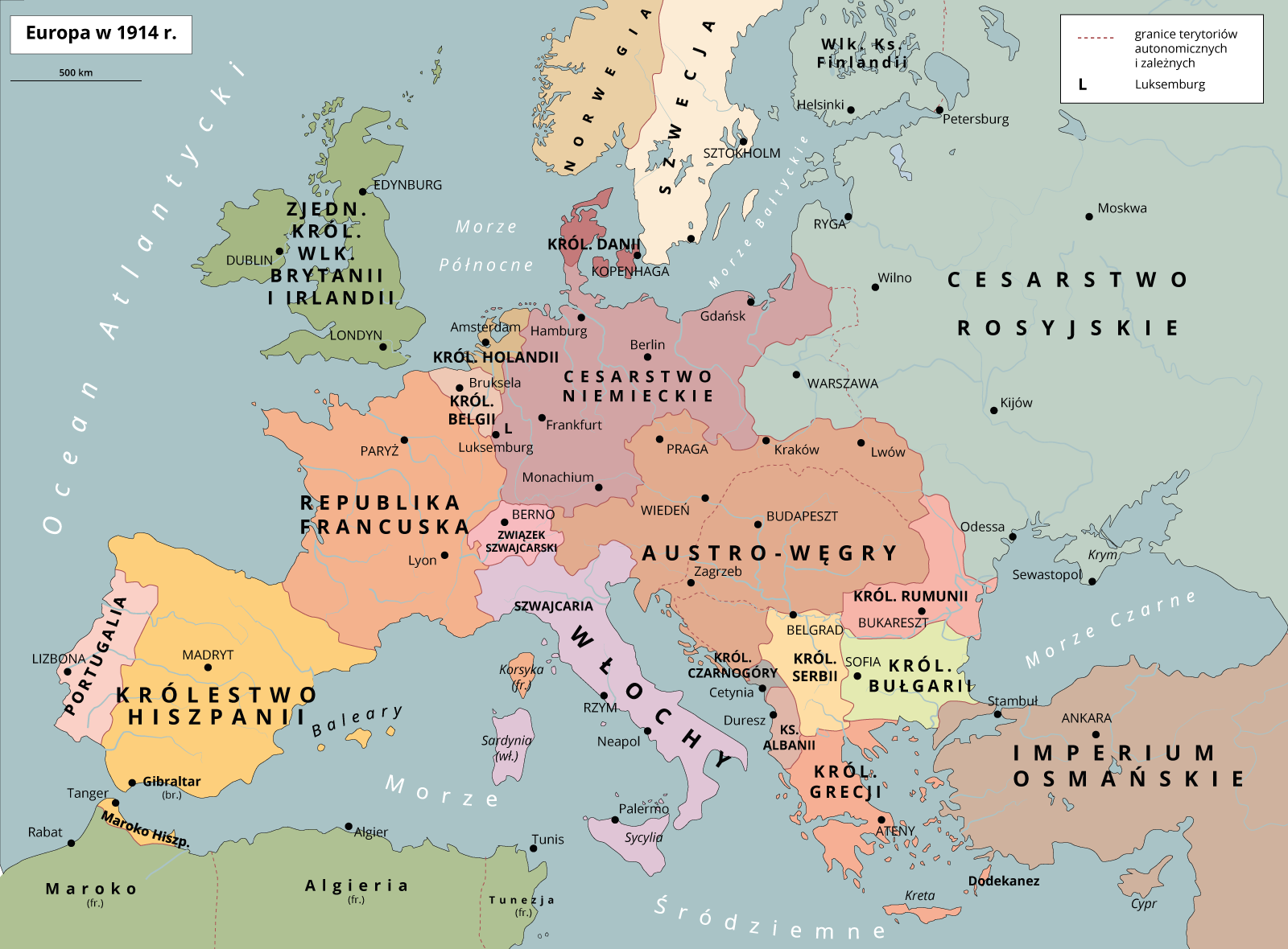 Mapa przedstawia Europę w 1914 roku. Na zachodzie są następujące państwa: Portugalia, Królestwo Hiszpanii, Republika Francuska, Królestwo Belgii, Królestwo Holandii, Luksemburg, Związek Szwajcarski, Zjednoczone Królestwo Wielkiej Brytanii i Irlandii. W części środkowej i środkowo-wschodniej są następujące państwa: Cesarstwo Niemieckie i Austro-Węgry. W części wschodniej jest Cesarstwo Rosyjskie. W części północnej są Królestwo Danii, Norwegia, Szwecja i Wielkie Księstwo Finlandii. W części południowo-wschodniej i południowej są następujące kraje: Włochy, Królestwo Rumunii, Królestwo Serbii, Królestwo Bułgarii, Księstwo Albanii, Królestwo Czarnogóry, Królestwo Grecji i Imperium Osmańskie.