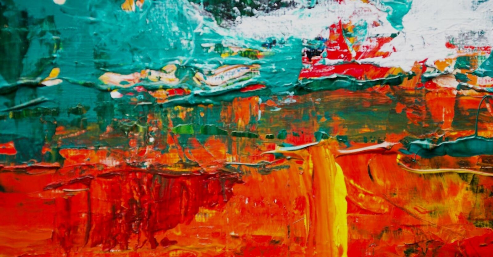 Obraz olejny na zdjęciu jest abstrakcją, namalowaną zamaszystymi pociągnięciami pędzla, z użyciem szpachli. W górnej części obrazu przeważają barwy zimne, natomiast w dolnej barwy ciepłe i gorące. Pośrodku nieregularne akcenty fakturowe w postaci poziomych krawędzi. Całość jest bardzo ekspresyjna.