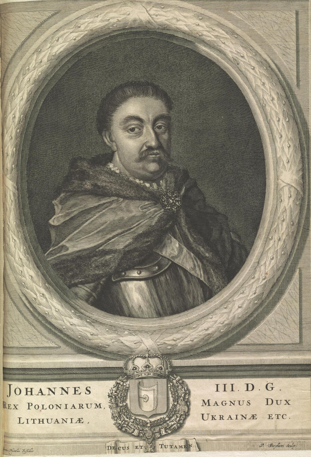 Rycina przedstawia popiersie Jana III Sobieskiego. Podobizna króla okolona została wieńcem z liści laurowych. Król ma okrągłą twarz ozdobioną sumiastym wąsem. Ma zarzucony na ramiona płaszcz, który został pod szyją spięty broszą. Spod płaszcza widoczna jest zbroja, a przez pierś przewieszona jest wstęga. Pod portretem napis w języku łacińskim: Jan III, z Bożej łaski król Polski, wielki książę litewski, ukraiński itd.  