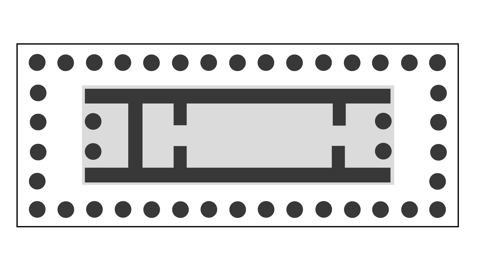 Ilustracja przedstawia rzut świątyni greckiej. Wewnątrz, w środku pomieszczenia znajduje się najważniejsze pomieszczenie w starożytnej świątyni, w której stał posąg bóstwa - Naos. Świątynia jest zamkniętą przestrzenią w kształcie prostokąta z kolumnami po jej obwodzie, czyli portykiem. Wejście do sanktuarium poprzedza przedsionek zwany pronaosem, a w tylnej części symetrycznie do niego znajduje się opistodomos, czyli pomieszczenie pełniące funkcję skarbca. Między skarbcem a naosem znajduje się miejsce święte, w którym przechowywano najcenniejsze relikwie, a dostęp do nich mieli wyłącznie kapłani i osoby wybrane.
