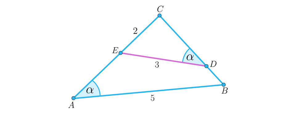 Ilustracja przedstawia A B C z oznaczonym kątem wewnętrznym alfa przy wierzchołku A. Bok A B ma długość 5, na boku A C zaznaczono punkt E. Odcinek E C ma długość 2, na boku B C zaznaczono punkt D i połączono go z punktem E. Odcinek E D ma długość trzy. Kąt E D C oznaczono jako alfa.