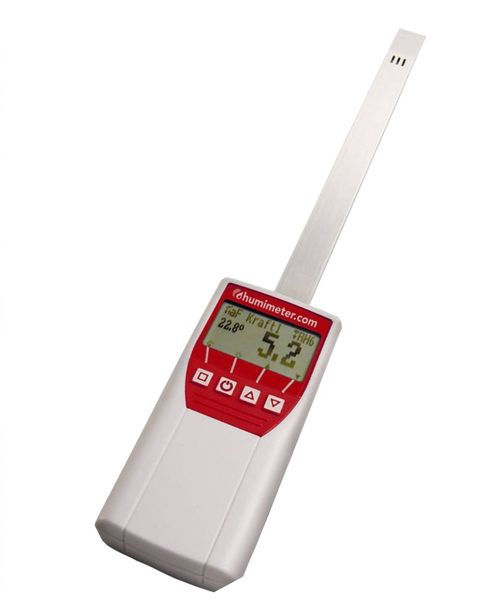Zdjęcie przedstawia higrometr do papieru. To biało‑czerwone niewielkie urządzenie składa się z panelu z wyświetlaczem oraz przyciskami; na zdjęciu widać badaną próbkę papieru umieszczoną na górze higrometru.