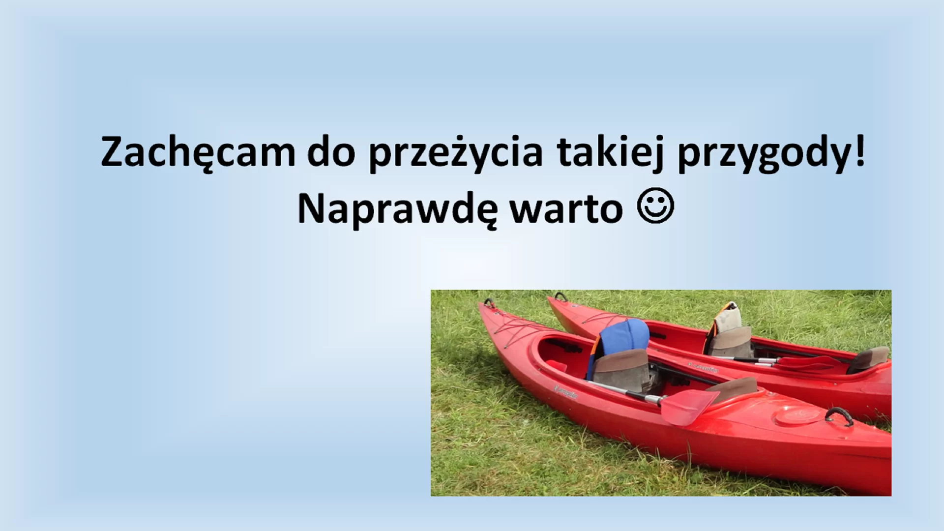 Dziesiąty slajd pod tytułem: "Zachęcam do przeżycia takiej przygody! Naprawdę warto :) " Pod tytułem, w prawym dolnym rogu znajduje się zdjęcie dwóch kajaków wyciągniętych na brzeg.