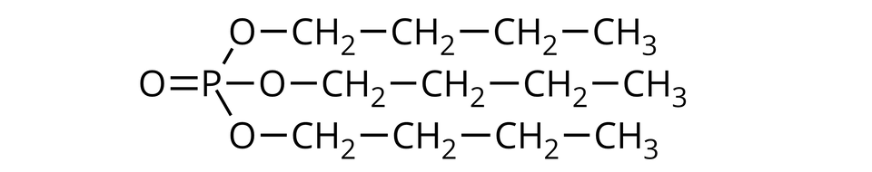 Ilustracja przedstawia wzór półstrukturalny fosforanu(pięć) tributylu zbudowanego z atomu fosforu połączonego za pomocą wiązania podwójnego z atomem tlenu oraz za pomocą wiązań pojedynczych z trzema atomami tlenu, z których każdy podstawiony jest grupą butylową C H indeks dolny, dwa, koniec indeksu dolnego, C H indeks dolny, dwa, koniec indeksu dolnego, C H indeks dolny, dwa, koniec indeksu dolnego, C H indeks dolny, trzy, koniec indeksu dolnego.