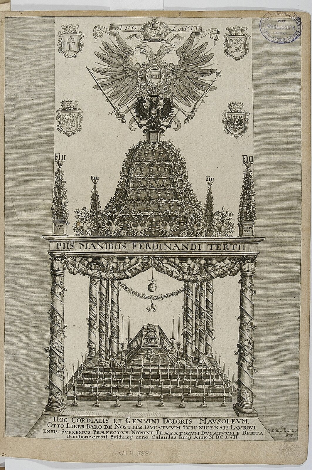 Ilustracja o kształcie pionowego prostokąta  przedstawia rycinę ze zbiorów Biblioteki Narodowej, ukazującą „Miedzioryt katafalku cesarza Ferdynanda III”, wykonany przez Jana Baptysty Paraviciniego. Pod baldachimem z kopułą z orłem, wspartym na dekoracyjnych kolumnach w i ozdobionym w narożach wieżyczkami, przypominającymi pinakle, ustawiona jest na podwyższeniu składającym się ze kilku stopni schodów trumna. Po bokach baldachimu zwisają podpięte kotary. Dokoła stoją świece w lichtarzach. U dołu znajduje się inskrypcja. Na jednolitym tle zamieszczone zostały herby oraz duży wizerunek orła z dwiema głowami. Marginesy po bokach są szare. 