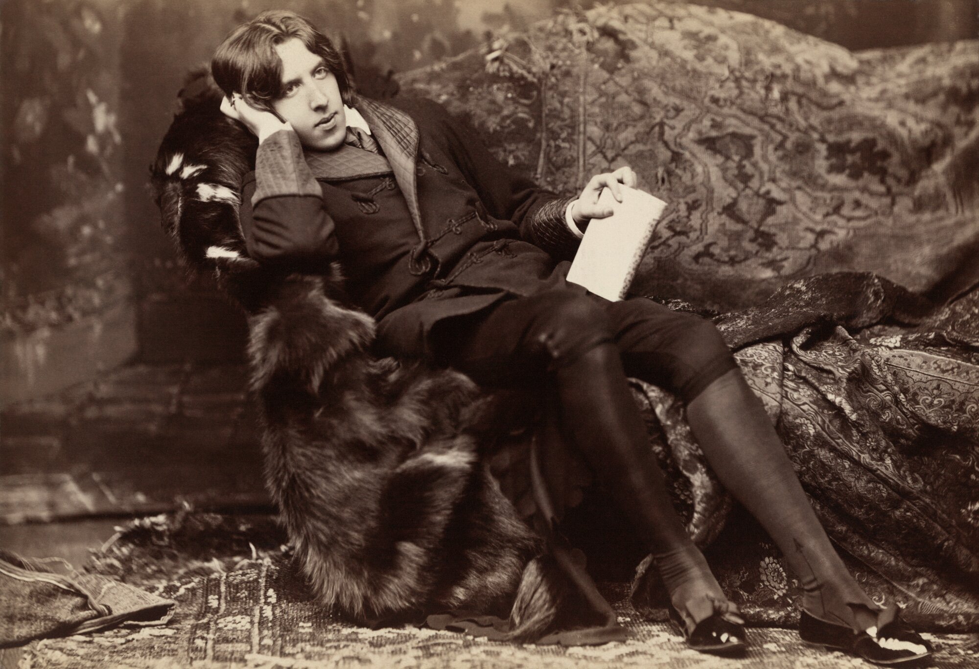 Portret Oscara Wilde'a Portret Oscara Wilde'a Źródło: Napoleon Saron, 1882, Metropolitan Museum of Art, domena publiczna.