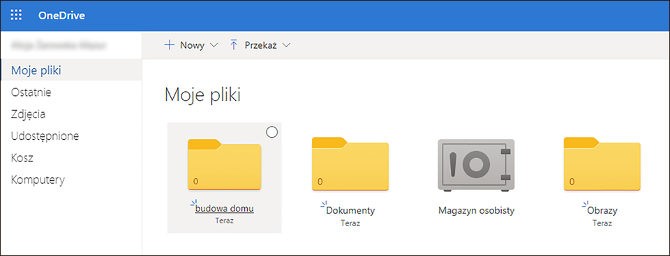 Ilustracja przedstawiająca okno OneDrive. Po lewej kolumna z menu, gdzie wybrano Moje pliki. Po prawej zawartość folderu Moje pliki. 
