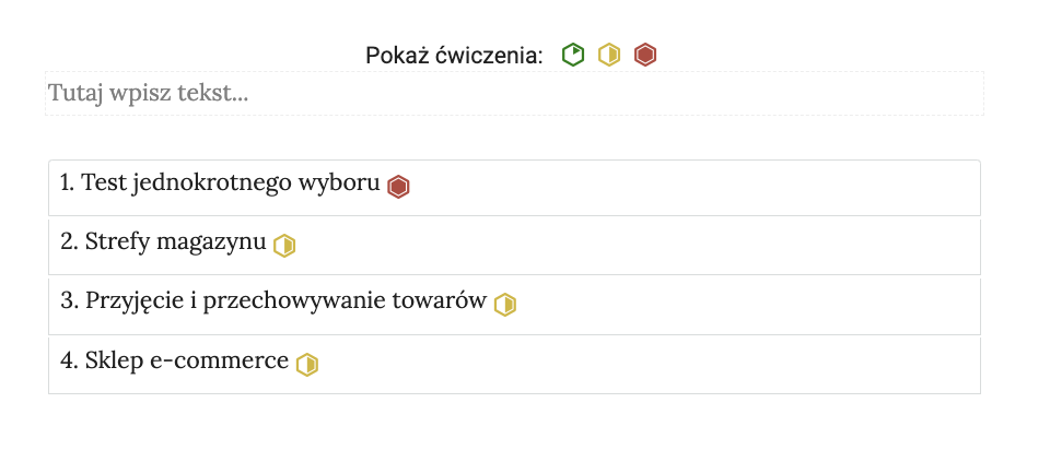 Grafika przedstawia widok interaktywnych materiałów sprawdzających. Na białym tle widoczna jest lista numeryczna z tytułami ćwiczeń. Po prawej stronie każdego tytułu znajduje się symbol określający stopień trudności zadania: sześciokąt z zielonymi krawędziami z wpisanym, na godzinie 13, zielonym trójkątem – poziom trudności niski, sześciokąt z żółtymi krawędziami z wpisanym po prawej jego stronie żółtymi trapezem – poziom trudności średni, i  sześciokąt z czerwonymi krawędziami z wpisanym w niego czerwonym sześciokątem – poziom trudności wysoki.