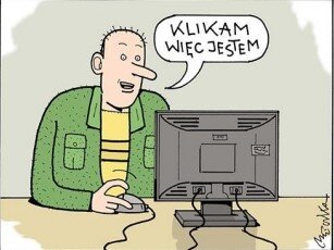 Na rysunku satyrycznym widać odwrócony tyłem monitor komputera. Przed monitorem siedzi mężczyzna ubrany w żółty podkoszulek i zieloną koszulę. W prawej ręce trzyma myszkę do komputera i wypowiada słowa: Klikam więc  jestem.