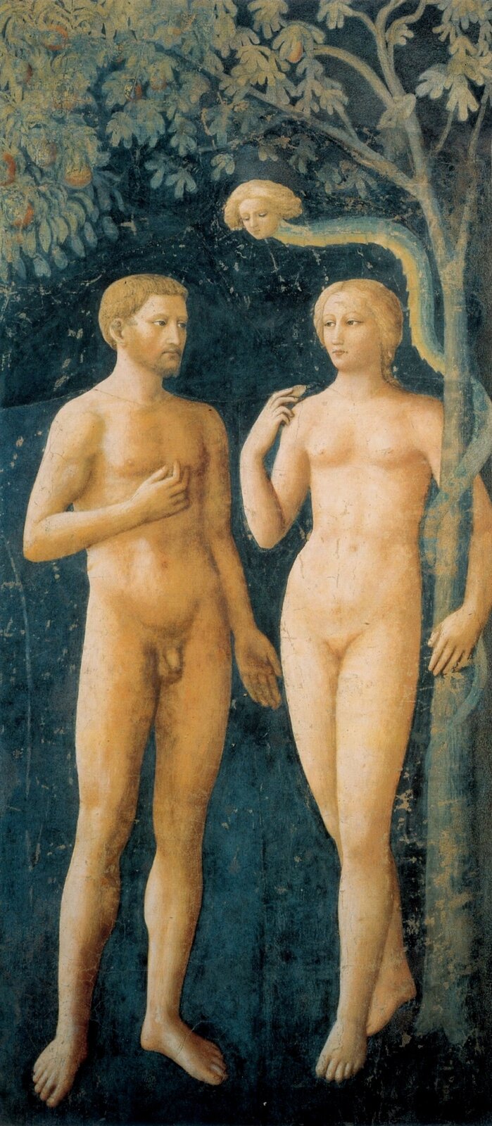 Ilustracja przedstawia fresk „Grzech pierworodny”, autorstwa Tommaso Masolina. Wertykalna kompozycja ukazuje nagie postacie Adama i Ewy w raju. Stojąca po prawej stronie kompozycji kobieta o jasnych, falowanych włosach i poważnych rysach twarzy, wspiera się lewą ręką o owocowe drzewko z zieloną koroną. W prawej, zgiętej w łokciu dłoni trzyma listek. Stojący obok niej, po lewej stronie brodaty mężczyzna z ułożoną na piersi prawą dłonią, chłodno spogląda na Ewę. Wygląda, jakby ją o coś pytał. Nad postaciami zawisł wąż z głową kobiety. Jego tułów wije się wokół drzewa, o które wsparła się Ewa. Postacie ustawione są na ciemno‑niebieskim tle. Zarówno chłodna, mroczna tonacja obrazu, jak i powaga twarzy namalowanych postaci tworzą atmosferę niepokoju. Dzieło utrzymane jest w ciemnej, wąskiej gamie barw z dominacją chłodnych granatów i zieleni oraz ciepłych beżów.