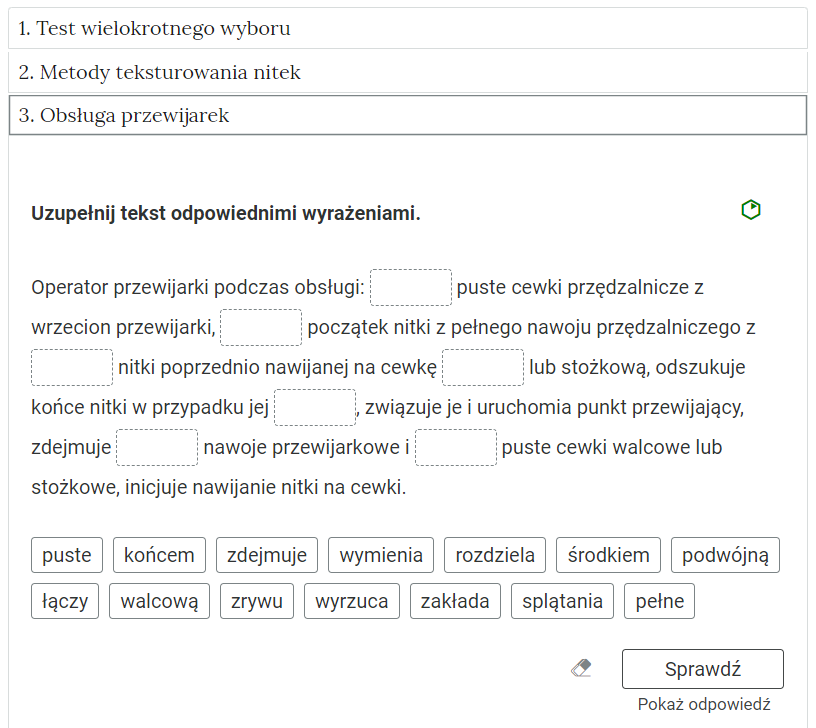 Grafika przedstawia widok na przykładowe ćwiczenie polegające na uzupełnieniu tekstu w otwartej zakładce. 