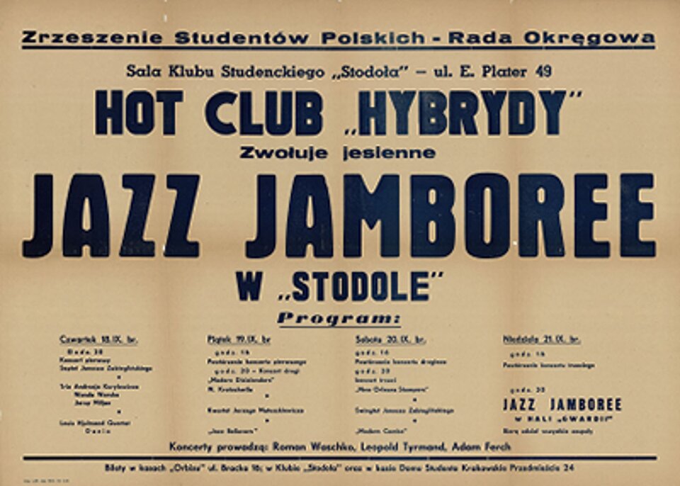 Plakat z programem Jazz Jamboree z lat pięćdziesiątych. Na plakacie od góry napisane jest: Zrzeszenie Studentów Polskich - Rada Okręgowa. Sama Klubu Studenckiego „Stodoła” - ul. E. Plater 49. HOT CLUB „HYBRYDY” Zwołuje jesienne JAZZ JAMBOREE w „STODOLE”. Poniżej tego zapisu znajduje się program wieczoru.