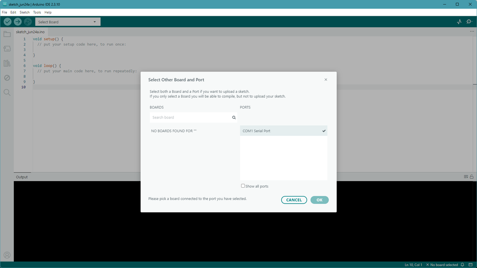 Na zrzucie ekranu widać program Arduino IDE. W centralnej części ekranu znajduje się wyskakujące okno „Select Other Board and Port” z możliwością wyboru płytki i portu do wgrywania szkicu. Po lewej stronie okna wyświetlona jest lista dostępnych płytek Arduino.Zaznaczona jest opcja „Arduino Uno”. Po prawej stronie okna widoczny jest port „COM1 Serial Port”, który został wybrany. U dołu okna znajdują się przyciski „CANCEL” i „OK”. W tle widoczny jest edytor kodu oraz konsola z informacjami o instalowanych bibliotekach.