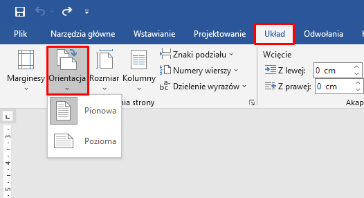 Ilustracja przestawia górny pasek menu edytora  Microsoft Word . W pasku widoczne są zakładki: Plik, Narzędzia główne, Wstawianie, Projektowanie i Układ, Odwołania. Zakładka Układ jest rozwinięta, na pasku widoczne są ikonki i ich podpisy: Marginesy, Orientacja, Rozmiar, Kolumny, Znaki podziału, Numery wierszy, Dzielenie wyrazów, Wcięcie: Z lewej oraz Z prawej. W czerwonej ramce znajduje się ikonka wraz z napisem: Orientacja. Kolejno zakładka Orientacja jest rozwinięta, widać pionową listę z napisami: Pionowa i Pozioma. 