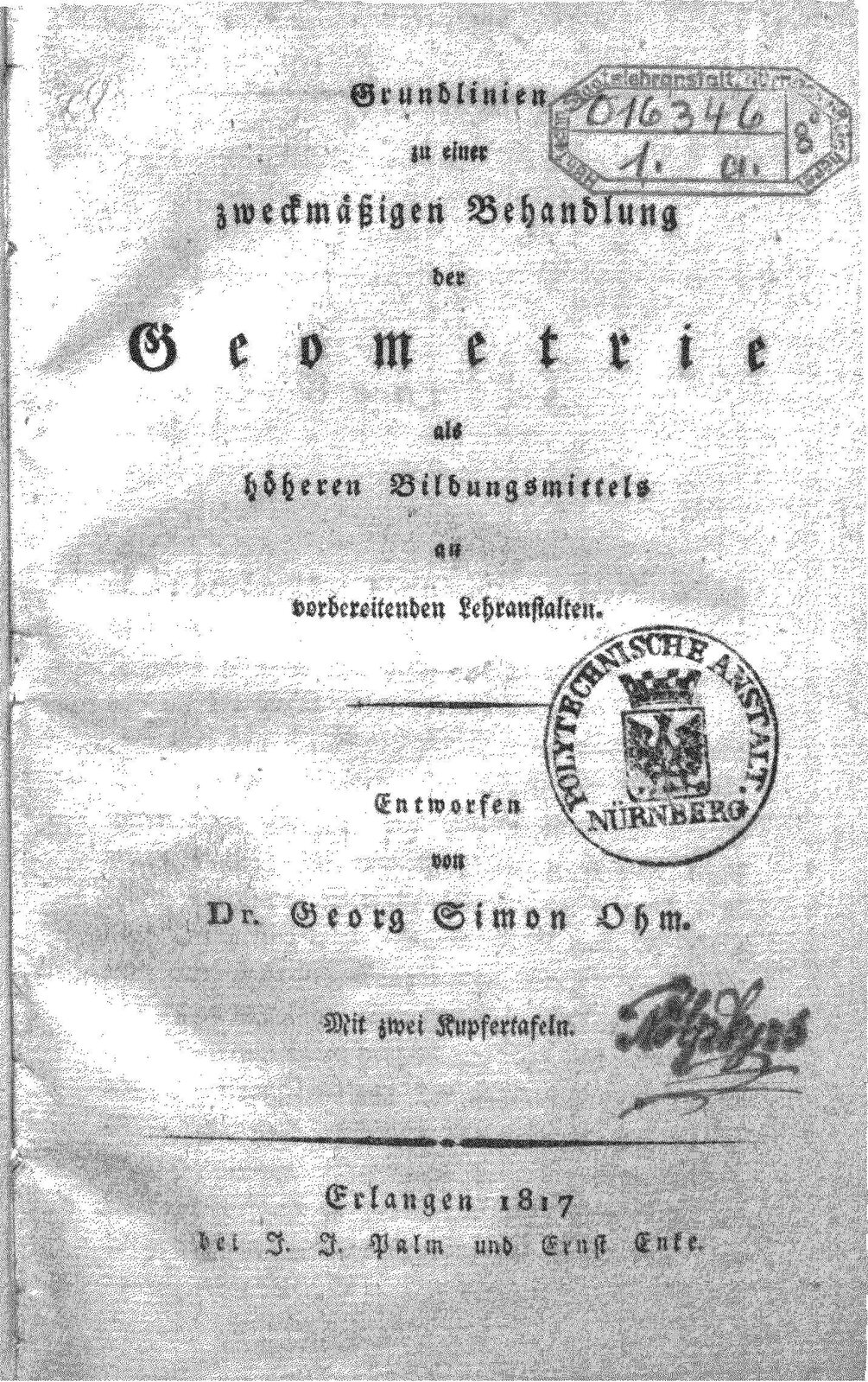 Rys. 2. Zdjęcie przedstawia reprodukcję strony tytułowej podręcznika geometrii autorstwa Georga Ohma. Tytuł podręcznika oraz nazwisko autora zapisano w języku niemieckim. Na reprodukcji widoczna jest również oryginalna pieczęć Politechniki Norymberskiej. W dolnej części strony umieszczono informację o roku i miejscu wydania podręcznika: Erlangen 1817 rok.