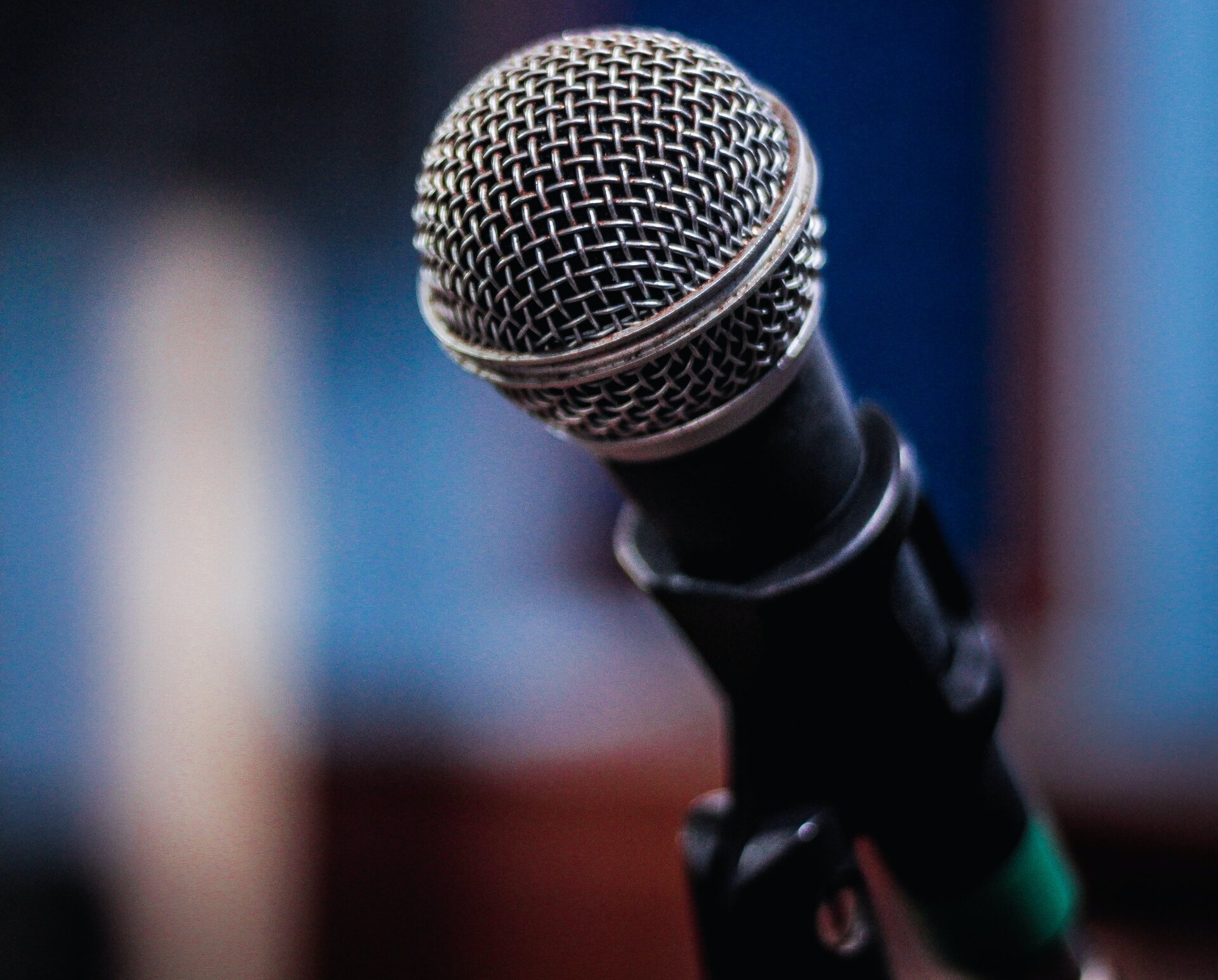 Ilustracja przedstawia mikrofon
