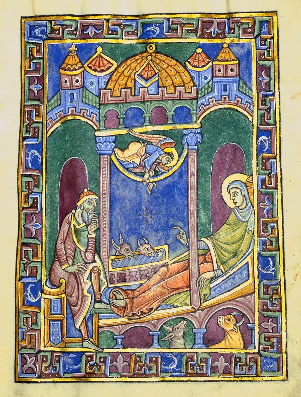 Średniowieczna miniatura w bogato zdobionej ramie przedstawiająca scenę Narodzenia. W centrum leży Dzieciątko w żłóbku, nad nim pochyla się anioł. Po prawej stronie siedzi Maria, zwrócona ku dziecku, a po lewej Józef opiera się na lasce w zamyślonej pozie. W dolnej części widoczne są zwierzęta – wół i osioł – a tło tworzy stylizowana architektura z arkadami i wieżyczkami. Kompozycja utrzymana jest w intensywnych barwach błękitu, zieleni, czerwieni i złota, typowych dla iluminacji średniowiecznych rękopisów.