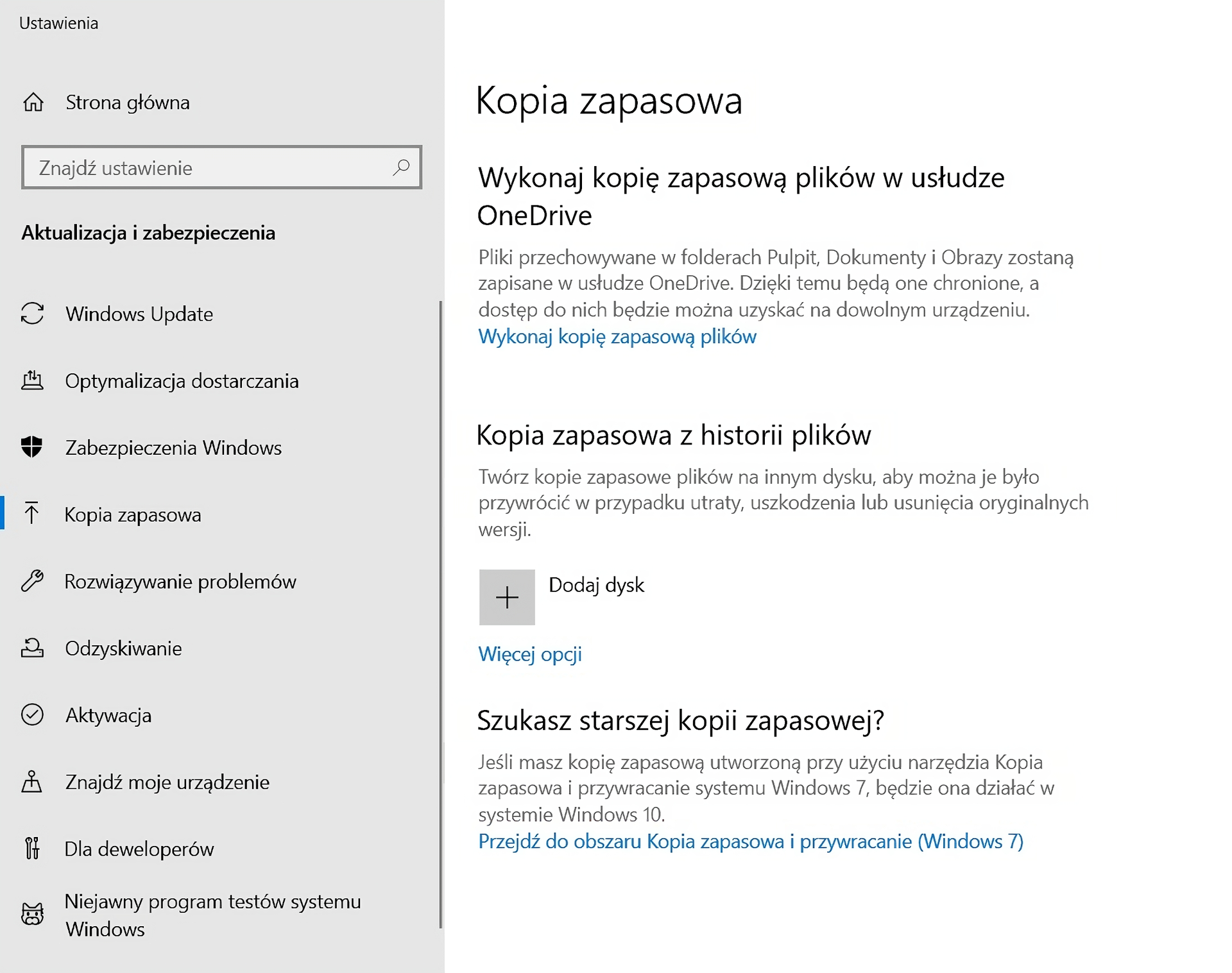 Ilustracja przedstawia okno Ustawienia w systemie operacyjnym Windows 10. Otwarta jest zakładka Kopia zapasowa, Od góry dostępne opcje to: Wykonaj kopię zapasową plików w usłudze OneDrive, Kopia zapasowa z historii plików, Szukasz starszej kopii zapasowej?