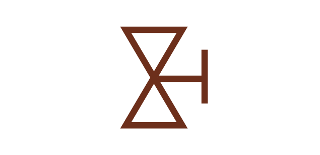 Grafika przedstawia symbol zaworu równoważący. Składa się z dwóch trójkątów równobocznych połączonych wierzchołkami i układa się w kształt podobny do klepsydry. Po prawej stronie jest pozioma linia wychodząca z wierzchołków łączących oba trójkąty zakończona prostopadłą, pionową linią.