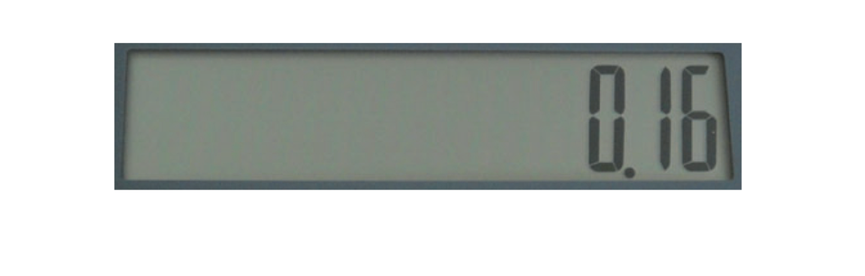 Ilustracja przedstawia wyświetlacz kalkulatora z liczbą zero przecinek 16 setnych. 