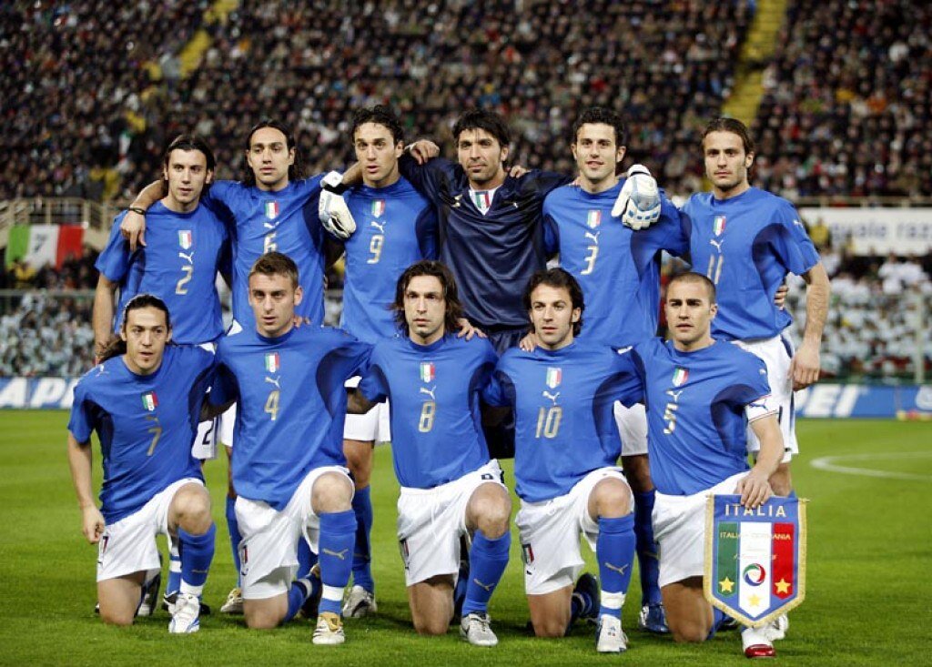 Zdjęcie przedstawia drużynę reprezentacji Włoch w piłce nożnej.
