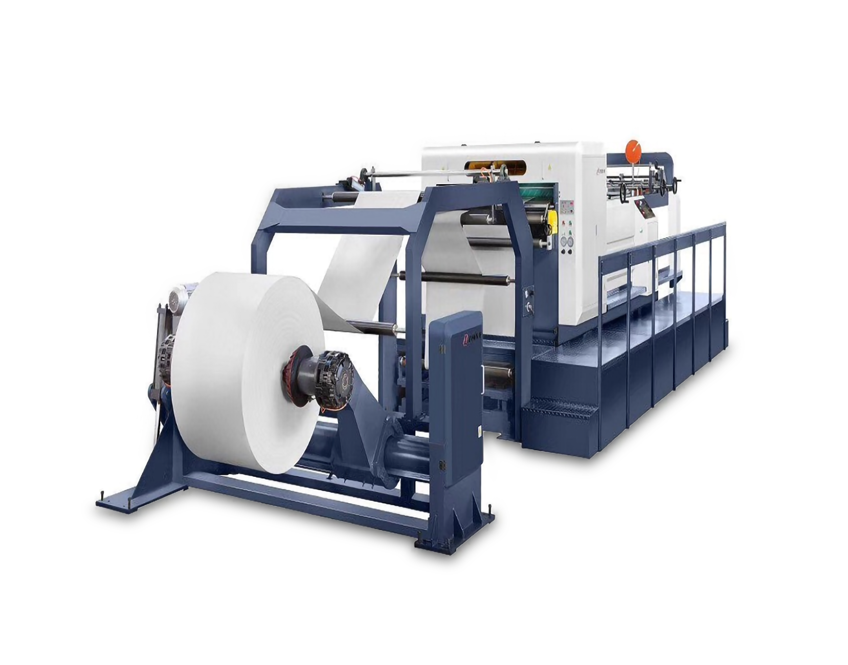 Zdjęcie przedstawia przewijarko‑krajarkę. Jest to urządzenie wielkogabarytowe osadzone na solidnej konstrukcji. Z przodu znajduje się walec z nawiniętą wstęgą papieru, która skierowana jest do drugiej części urządzenia odpowiedzialnej za rozcinanie papieru.