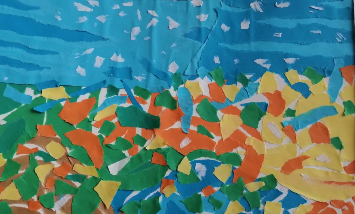 Ilustracja przedstawia fotografię pracy wykonanej przez ucznia techniką wydzieranki z kolorowych papierów. Pejzaż jest przykładem zastosowania perspektywy barwnej: na planie pierwszym znajdują się skrawki papierów w barwach ciepłych, różnej wielkości. Plan drugi stanowi niebo w odcieniach barwy zimnej - niebieskiej.