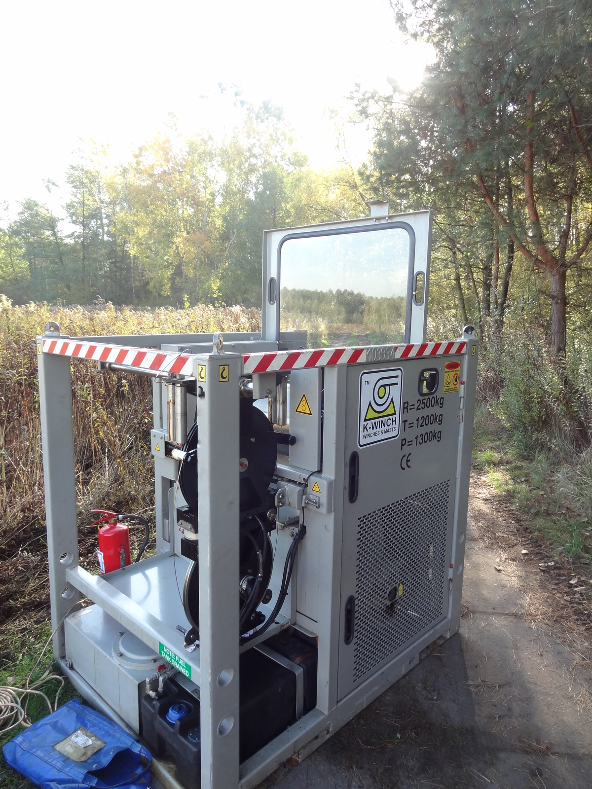 Wyciąg linowy służy do zapuszczania przyrządów wykonujących pomiary w odwiercie. 