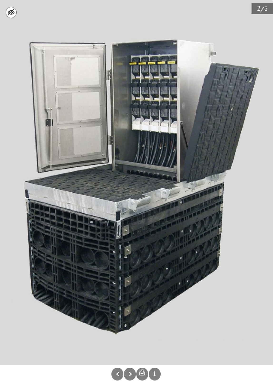 Ilustracja przedstawia jedną z grafik zawartą w katalogu elektroenergetyczych złączy kablowych. Otwarta jest w trybie prezentacji. Poniżej znajdują się przyciski, dzięki którym uczeń może przemieszczać się między zdjęciami galerii.