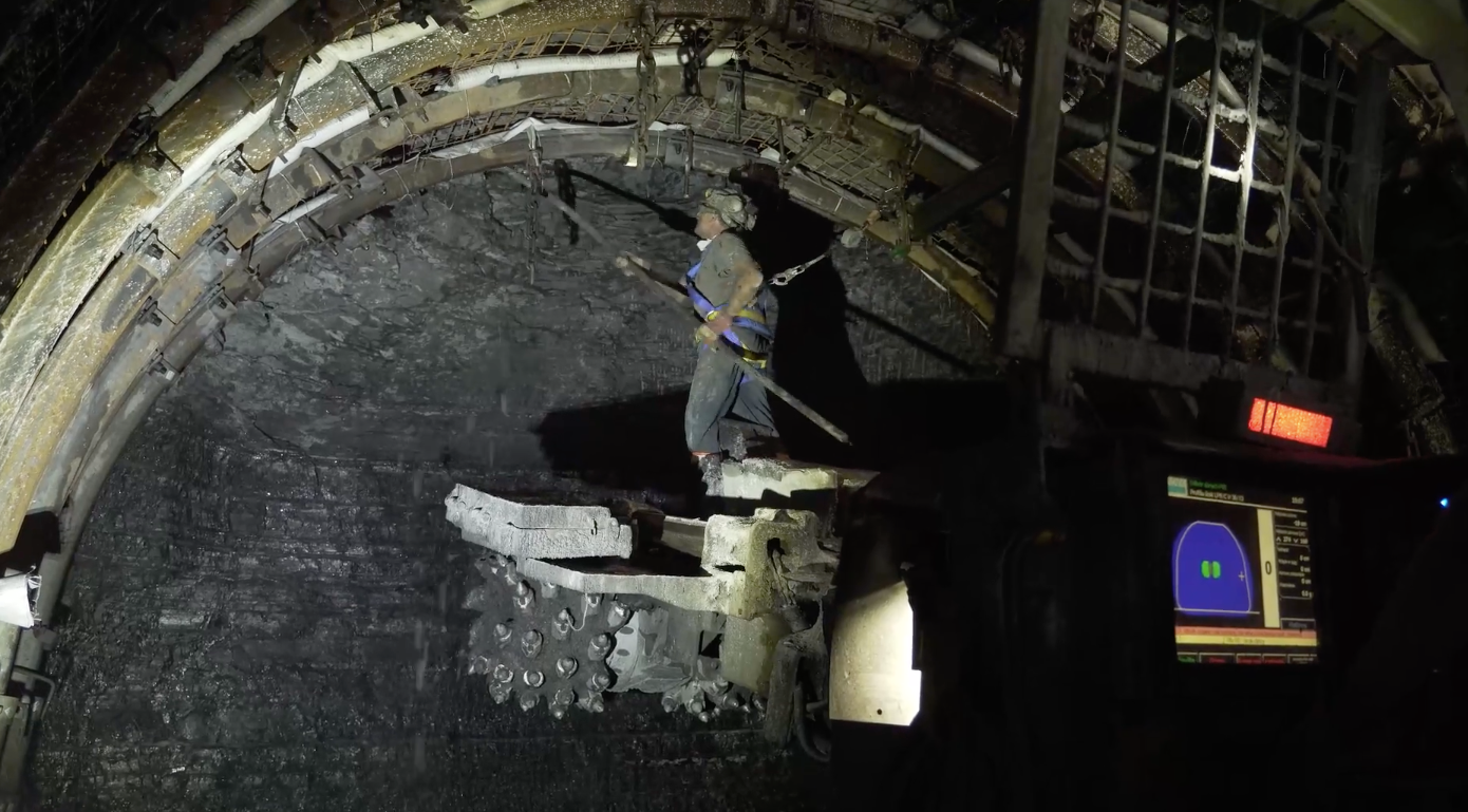 Etap budowania obudowy stalowej podatnej (ŁP): wykonanie obrywki