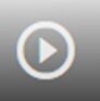 Rysunek przedstawia ikonę odtwarzania filmu czyli trójkąt, którego podstawa znajduje się z lewej strony, a wierzchołek z prawej strony, trójkąt ten znajduje się w okręgu.