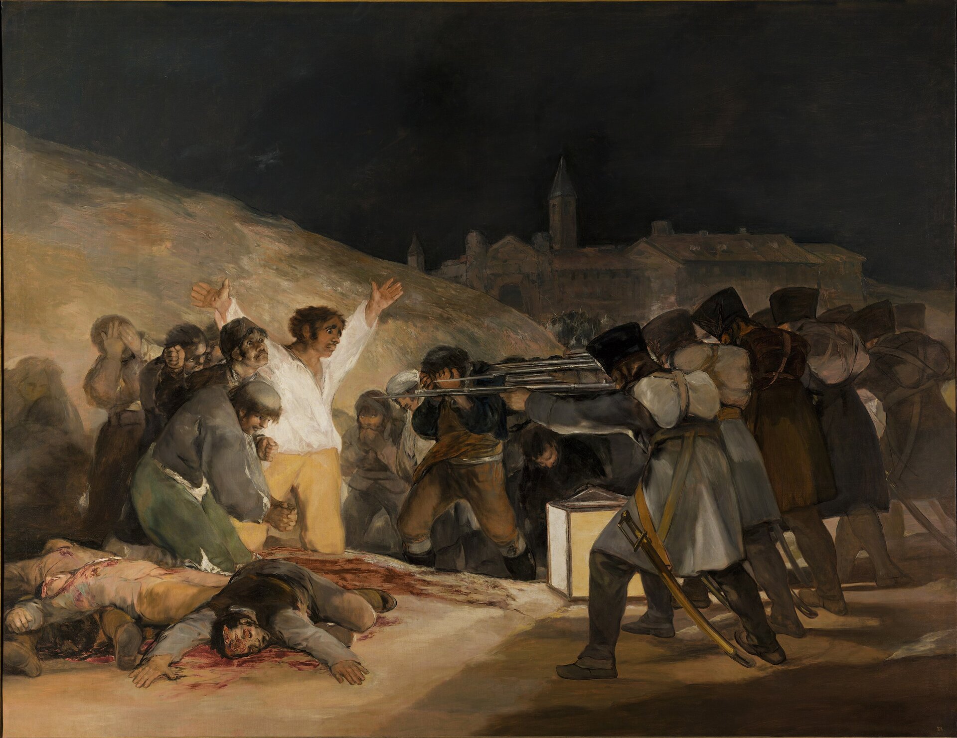 Obraz przedstawia pluton egzekucyjny strzelający w kierunku cywilów stojących naprzeciw plutonu. Część cywilów leży martwa. Jeden z mężczyzn, w białej koszuli, stoi i unosi szeroko ręce do góry, inny mężczyzna zasłania oczy. 