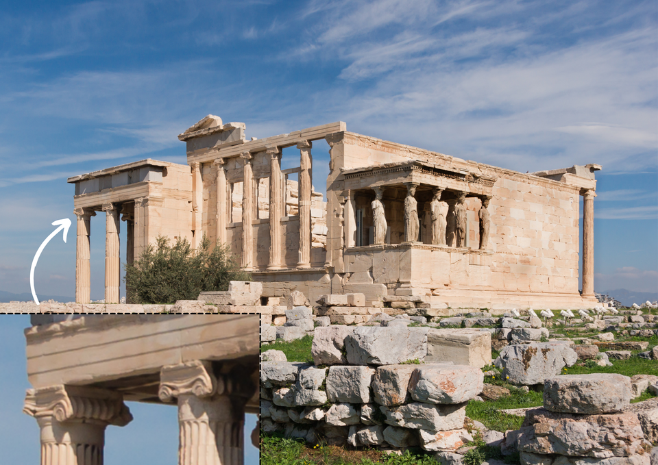 Zdjęcie przedstawia antyczną, grecką świątynię. Świątynia złożona jest z trzech połączonych ze sobą brył, zbudowanych na planie prostokąta. Główny, środkowy budynek to świątynia z fasadą, przed którą umieszczono sześć jońskich kolumn zakończonych rzeźbą przypominającą baranie rogi. Od lewej strony znajduje się duży portyk otoczony z trzech stron jońską kolumnadą. Po przeciwnej, prawej stronie zadaszenie mniejszego, południowego portyku (Ganek Kor) oparte jest na sześciu kariatydach, kobiecych postaciach w długich sukniach. W lewym, dolnym rogu zdjęcia widnieje powiększenie lewego rogu świątyni, ze strzałką wskazującą na zwieńczenie kolumny ze ślimacznicami.