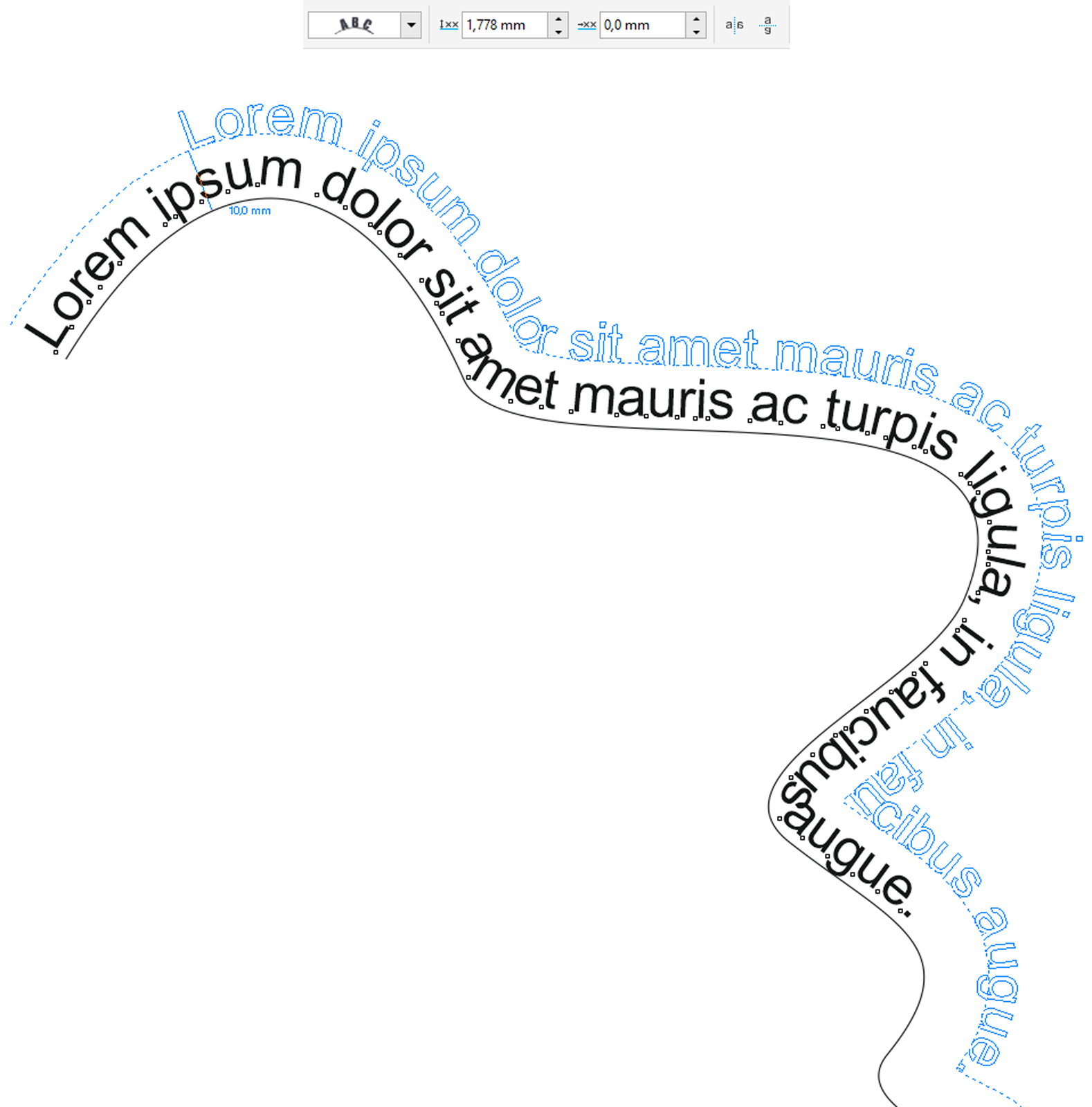 Zrzut ekranu przedstawia krzywą linię.  Do linii tej przylega tekst w kolorze czarnym. Następnie widoczny jest podgląd zmiany położenia tekstu w kolorze niebieskim.  Na górze zrzutu znajduje się okno informujące o właściwościach przesuwanego tekstu.