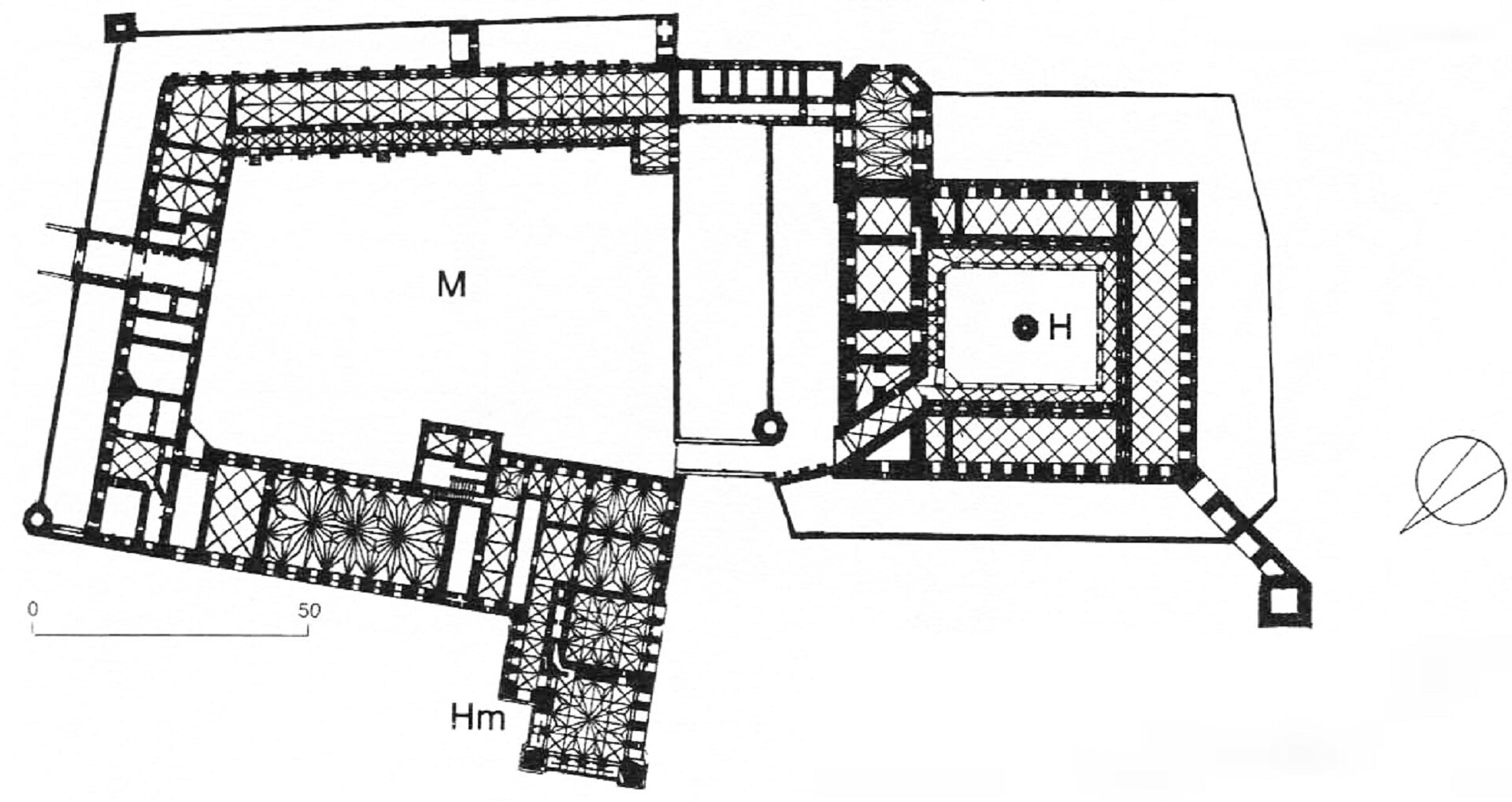 Ilustracja o kształcie poziomego prostokąta przedstawia plan Zamku krzyżackiego w Malborku. Widoczne są kształtu murów, zaznaczona po lewej stronie brama wjazdowa oraz zarysowane mury z podziałami. Wydzielone są także wszystkie obiekty zabudowy. 
