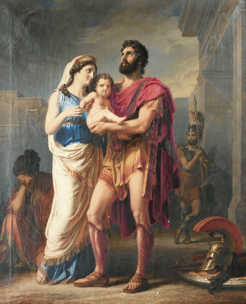 Kliknij, aby powiększyć. Zorientowana pionowo reprodukcja barwna obrazu przedstawiającego mitologiczną scenę pożegnania Hektora z Andromachą i Astyanaksem. Para tytułowych bohaterów stoi przy sobie na pierwszym planie. Mężczyzna trzyma na ręku nagie, małe dziecko. Andromacha z lewej strony w kontrapoście z ugiętą prawą nogą zwrócona nieco ku mężowi, na którego ramieniu wsparła lewą dłoń. Ukazując prawy półprofil, pochyla lewy policzek w stronę główki niemowlęcia, Astyanaksa, jej syna, którego ojciec trzyma lewą dłonią na wysokości piersi. Drugą dłonią obejmuje od tyłu jego plecy. Maluch o pucołowatych policzkach zwrócił oczy wprost na widza, prawą piętę oparł na przedramieniu ojca, a piąstką odchylonej w bok prawej ręki uchwycił wskazujący palec prawej dłoni matki uniesionej na wysokość jej piersi. Kobieta o jasnej karnacji ubrana jest w spiętą pod piersiami wąskim skórzanym paskiem ścielącą się po ziemi błękitną grecką suknię, spod której wysunęły się palce prawej stopy w sandale. Jej długie skręcone w lokach ciemne włosy spina złoty diadem, z którego spływa w dół jak tren biała obszyta złotymi frędzlami chusta, która niżej opasuje biodra i okrywa skosem od prawej stopy do lewego kolana suknię kobiety. Andromacha spogląda w górę na opaloną, otoczoną gęstą czarną brodą, twarz męża. Ten z kolei spogląda w niebo. Wyższy od żony niemal o głowę Hektor ubrany jest jak wojownik. Jego złotą, krótką do bioder zbroję przesłania na piersiach czerwony płaszcz, chlamida, której przednia część przerzucona jest przez bark na plecy, gdzie okrycie sięga kolan. Pod zbroją haftowaną po skrajach czerwoną nicią, sięgającą niżej pośladków, miodowej barwy tunika z krótkim rękawem. Przy lewym biodrze krótki miecz w grubej zdobionej, złoconej pochwie. Poniżej gołych ud i kolan również złocone miedziane nagolenniki obejmujące również od tyłu łydki. Na stopach sandały o grubej podeszwie i rzemyku przechodzącym pomiędzy pierwszym i drugim palcem. Na stojących pada z góry, z lewej strony mocne światło, toteż rzucają cienie w prawo w głąb na ziemię również na leżący nieopodal stóp Hektora jego pozostały bojowy rynsztunek. Okrągłą, obitą lśniącą blachą wokół i wyłożoną na środku skórą tarczę, której prawy skraj niknie za krawędzią obrazu. Na tarczy stoi lśniący złotem hełm z osłoną na twarz i podwójnym czerwonym łukiem pióropusza z końskiego włosia oprawionego w przymocowanym do szczytu hełmu uchwycie, od którego podstawy z tyłu wije się czarny długi pukiel końskiego ogona. Zza hełmu z cienia wyłania się jeszcze grot włóczni. Powyżej tarczy wzdłuż prawej krawędzi wznosi się ukazane w dużym skrócie perspektywicznym kamienne wejście do budynku zwieńczonego gzymsem wystającym na tle skłębionych jasnych w tym miejscu chmur, które po drugiej stronie obrazu złowrogo ciemnieją. Tło dla postaci na pierwszym planie stanowi zamglony, oddany w tonacji szarości spłowiałych chłodnych brązów i błękitów krajobraz miejski pod zaciągniętym chmurami niebem. Za plecami Hektora, w tle, przy filarze budynku po prawej stoi wsparty na włóczni drugi uzbrojony mężczyzna w hełmie na głowie, a za nim w jego cieniu jeszcze jedna postać, wykonując taneczne gesty. Na lewo od Andromachy, nieco z tyłu, częściowo schowana za jej nogą okrytą lśniącą w słońcu chustą, przyklęknęła na lewym kolanie kobieta w czerwonej sukni, z upiętymi w kok czarnymi włosami na głowie. Prawe odkryte przedramię wsparła pionowo na kolanie i złączywszy obie dłonie przy twarzy pochylonej w rozpaczy, zanosi się płaczem.
