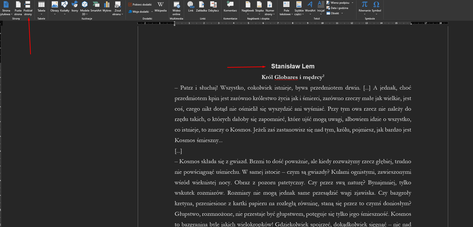 Zrzut ekranu z programu Word. Wybrano kartę Układ, a następnie opcję Znaki podziału. Pod wybraną opcją znajduje się lista dotycząca podziału stron i sekcji. W segmencie Podziały sekcji zaznaczono Następna strona. W obszarze roboczym jest strona z tekstem, która w pierwszym wierszu ma imię i nazwisko, w drugim tytuł, a dalej akapit z tekstem. Czerwona strzałka wskazuje na pierwszy wiersz akapitu. 