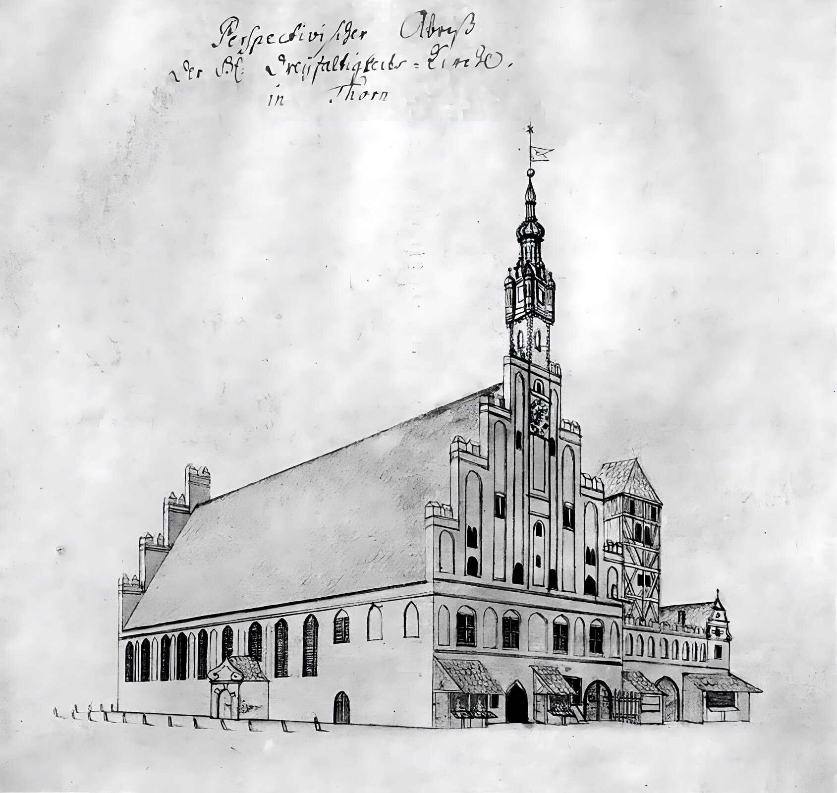 Ilustracja przedstawia grafikę z wyobrażeniem budynku gotyckiego o dwuspadowym dachu, z wieżyczką na fasadzie zakończoną hełmem. W części parterowej, zarówno w fasadzie jak i ścianie bocznej, znajdują się portale z drzwiami prowadzącymi do wnętrza obiektu. Na bocznej ścianie widoczne ostrołukowe okna, na fasadzie prostokątne. Szczyt osłaniający dach, znajdujący się w fasadzie budynku, jest wykonany w  formie schodkowej ze sterczynami. U góry grafiki podpis w języku niemieckim. 