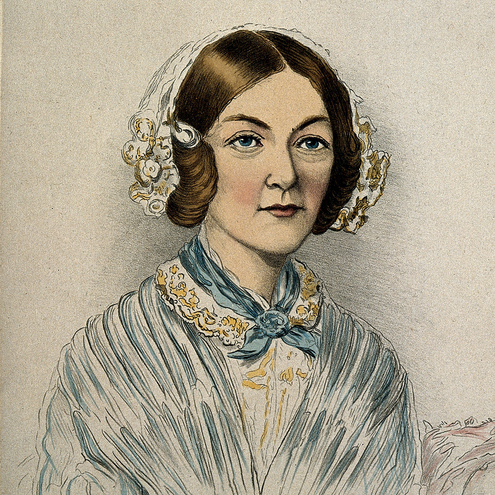Ilustracja przedstawia litografię prezentującą popiersie młodej kobiety. Kobieta przedstawiona jest frontalnie, z głową skierowaną lekko w prawo. Ma duże, ciemnoniebieskie oczy, wyraziste brwi, długi i prosty nos, wąskie czerwone usta. Ubrana jest w białą bluzkę ze zdobionym kołnierzykiem, na szyi ma zawiązaną niebieskawą apaszkę, zaś na ramionach i klatce piersiowej widoczne są fragmenty sukni. Ciemne włosy ma upięte na bokach i schowane pod ozdobnym białym czepkiem.
