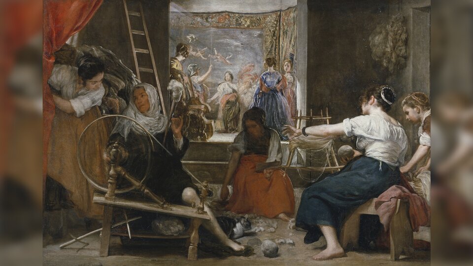 Ilustracja przedstawia obraz, składający się z dwóch planów. Na pierwszym planie głównymi bohaterkami jest pięć młodych kobiet zajmujących się przędzeniem. Z prawej strony, tyłem do widza, przy motowidle siedzi młoda kobieta, nawijająca na kulę nici. Ma włosy upięte w kok, białą bluzkę i granatową spódnicę, sięgającą do gołych stóp. Została ona uchwycona w trakcie pracy. Obok niej, z prawej strony dziewczynka przynosi kosz z wełną do przędzenia. Na środku , w cieniu siedzi dziewczyna w czerwonej spódnicy, jej postać jest rozmyta. Pochyla się nad podłogą, zbierając porozrzucane kłębki wełny, w ręku trzyma gręplę. Po lewej stronie siedzi starsza kobieta, a przed nią kręcący się kołowrotek, jedną ręką skręca przędzę, drugą kręci korbę kołowrotka. Ma czarną suknię i białą chustę na głowie. Kobieta ta odwraca głowę do młodej dziewczyny znajdującej się za nią. Młoda dziewczyna odsłania czerwoną kotarę i nachyla się do kobiety przy kołowrotku. Na drugim planie znajduje się grupa pięciu kobiet. Oglądają one lub kupują gobeliny. Jedna z kobiet stoi tyłem do widza, druga ma na głowie hełm. Za kobietami na ścianie wisi duży gobelin "Porwanie Europy".