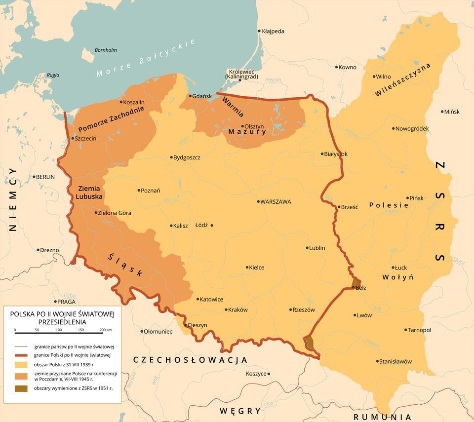 Mapa przedstawia Polskę po drugiej wojnie światowej. Polska graniczyła na zachodzie z Niemcami, Na południu z Czechosłowacją, na wschodzie z ZSRS. Polska utraciła, po drugiej wojnie światowej, na rzecz ZSRS około połowy swojego przedwojennego terytorium na wschodzie (Wileńszczyznę z miastami Wilno, Nowogródek, Polesie z miastami Pińsk, Brześć oraz Wołyń z miastami: Łuck, Lwów, Tarnopol, Stanisławów). Polska zyskała w zamian tereny zachodnie przejęte od Niemiec (Pomorze Zachodnie z miastami Koszalin i Szczecin, Ziemie Lubuską z Zieloną Górą oraz Śląsk i Warmie i Mazury z Olsztynem i Gdańskiem). 
