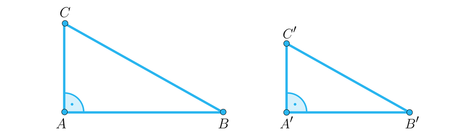 Ilustracja przedstawia dwa podobne trójkąty równoramienne A B C oraz  A prim B prim C prim. 