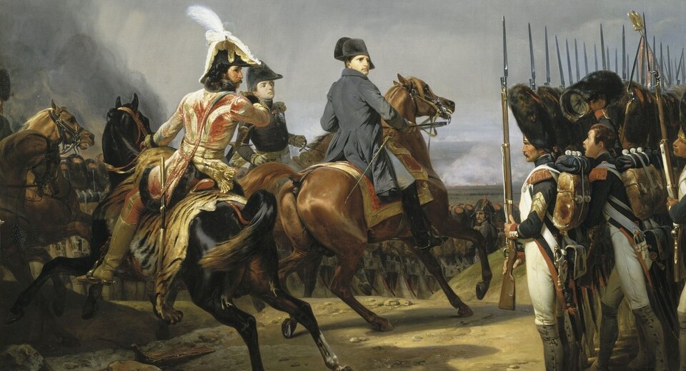 Ilustracja przedstawia obraz „Bitwa pod Jeną” pędzla Horacego Verneta z 1836 roku. Przedstawia scenę, gdy Napoleon krytykuje jednego z żołnierzy Gwardii Cesarskiej, który według legendy miał za szybko zachęcać towarzyszy do ataku. Król jedzie konno, w trakcie odwraca się w tył w stronę żołnierzy, na jego twarzy maluje się oburzenie. 